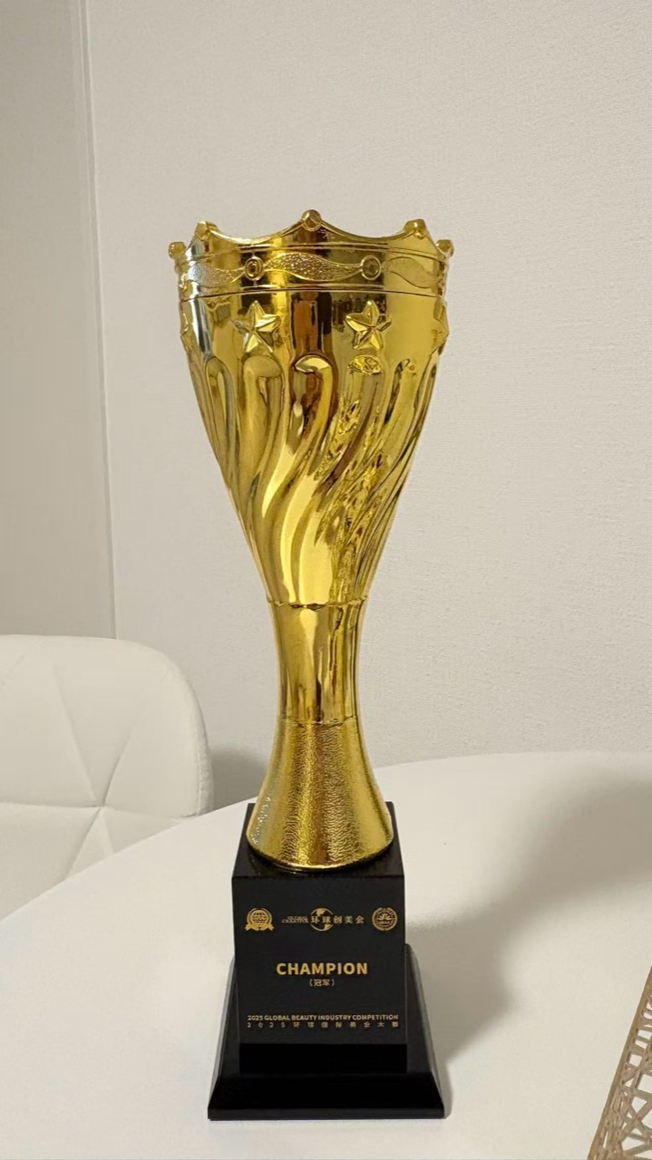 2025年広州 Global Beauty Industry Competition SPA総合マッサージ部門の優勝トロフィー